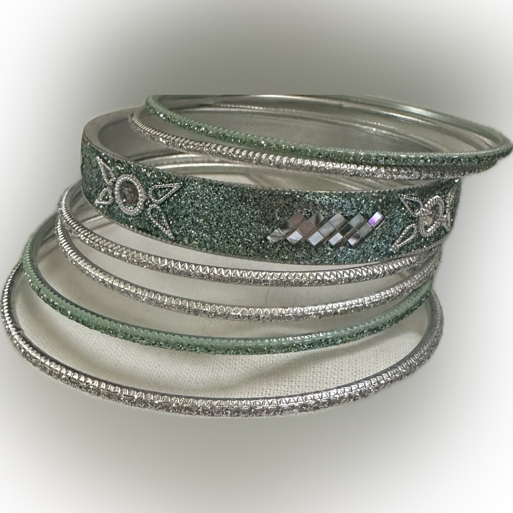 Mudd Silver and Green Wrap Bracelet with Multi-Strand Design